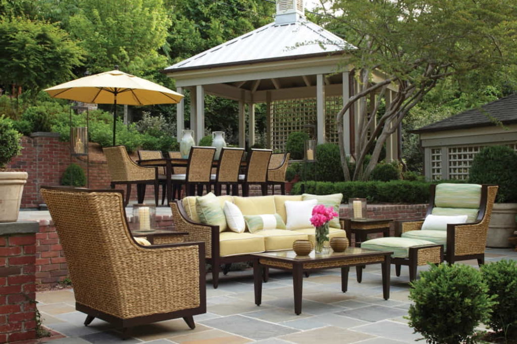 Advantages of Outdoor Furniture