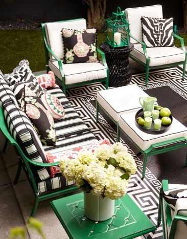 Outdoor furniture set with cushion